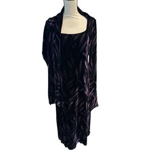 Women’s Dana Buchman Full length Maxi Putple Velvet Dress. Size 6